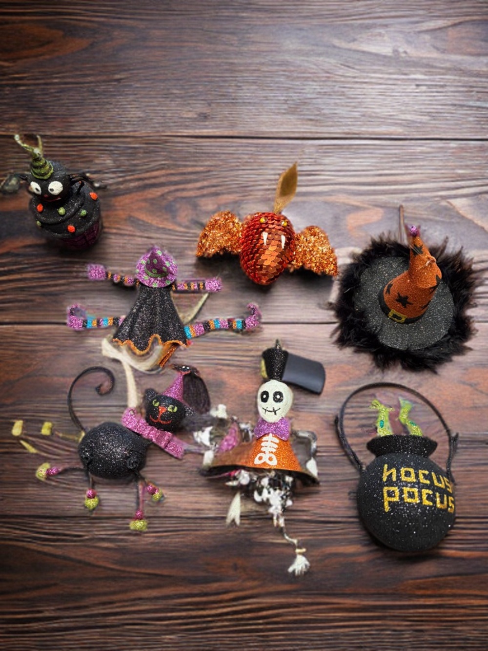 Pier one lot of 7 Halloween ornaments. Has been stored. Used once